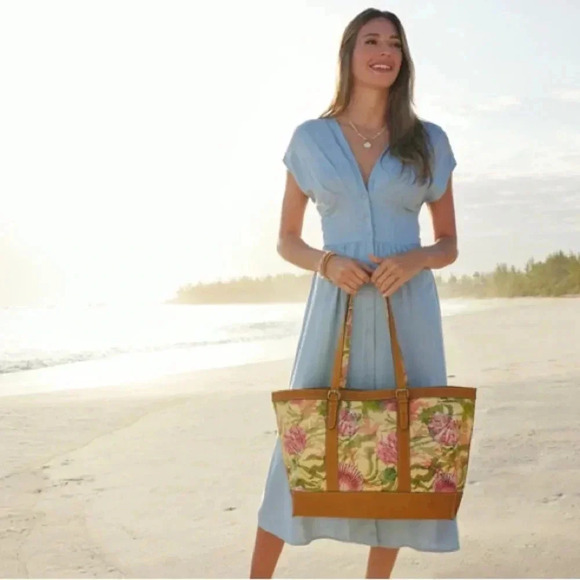 NEW PATRICIA NASH Seashell by The Sea Nice Capri C Tote Bag & Wristlet - Picture 1 of 9